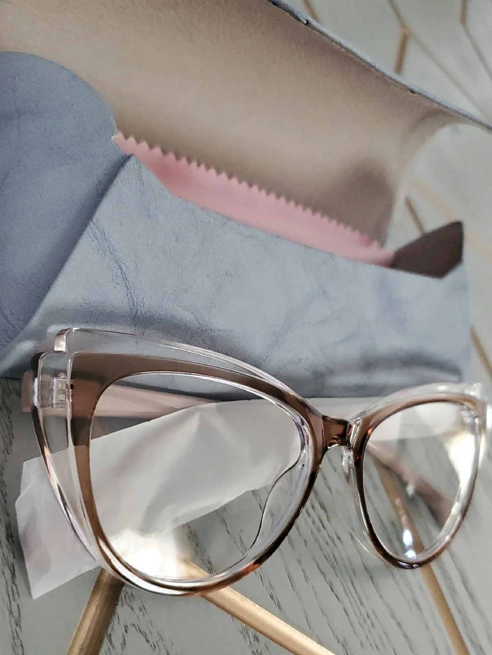 New Doeraymi Blue Light Blocking Cat-Eye Eyeglasses with Pink Cloth. 55-19-150.